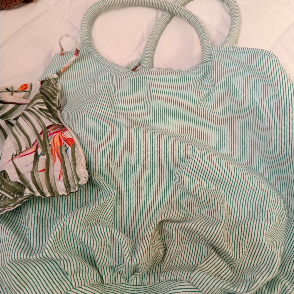 Roller Rabbit Tropical Leaf Tote in Green and Orange - Picture 4 of 6